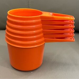 VTG 1970s Tupperware Tangerine Orange Nesting Measuring Cup Set